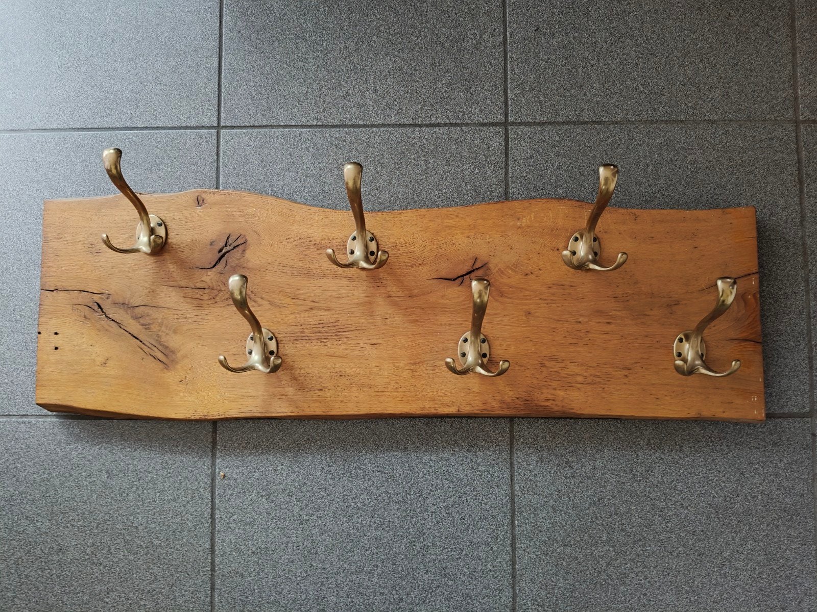 Forse houten kapstok met bronzen kapstokhaken Brutalist de, Ophalen, Hout