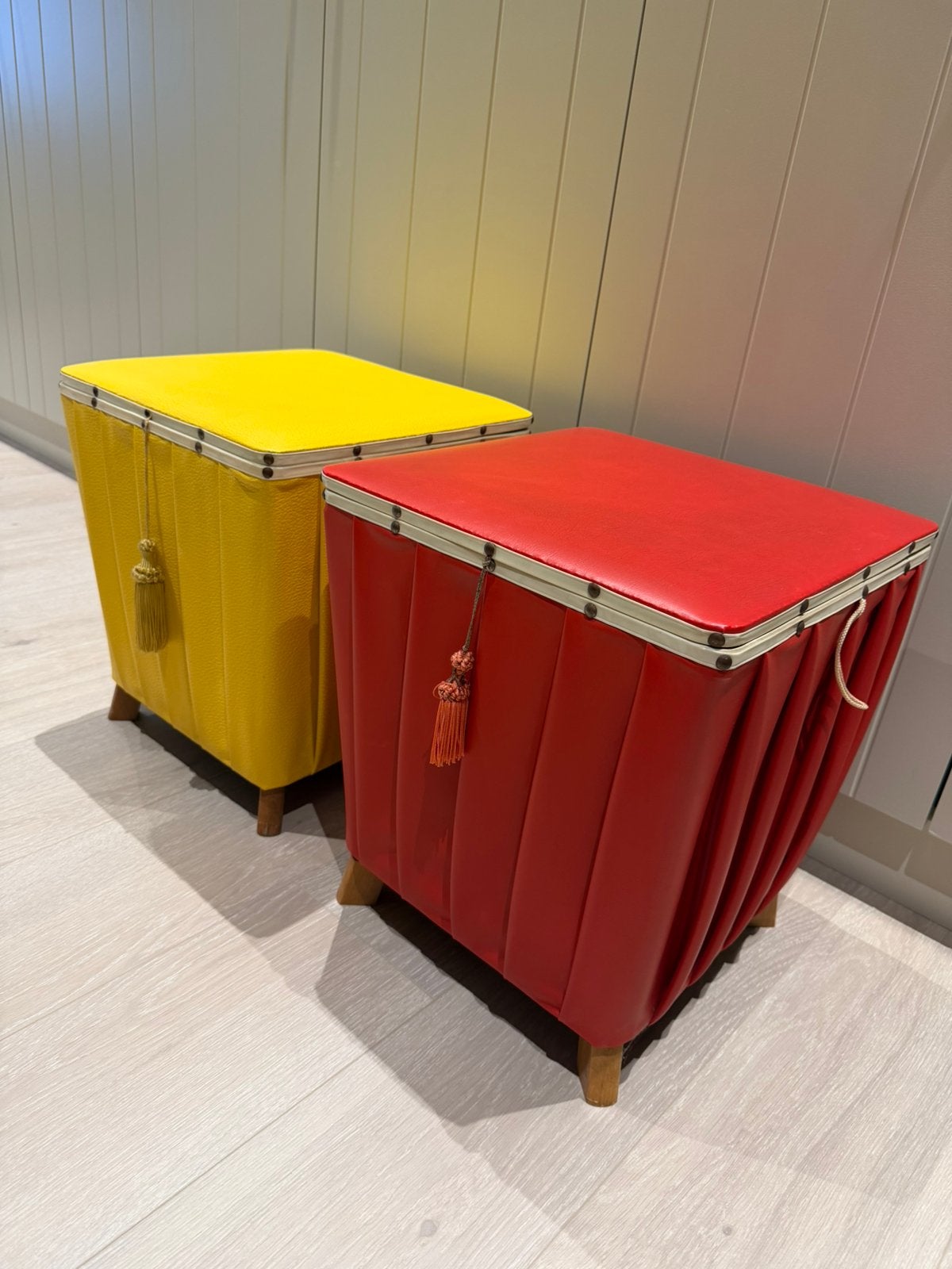 Vintage - 2 poufs, Maison & Meubles, Enlèvement, Utilisé