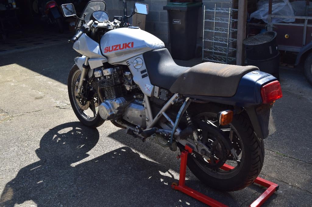 2x suzuki katana 1100 oldtimer, Plus de 35 kW, Super Sport, 1100 cm³, 4 cylindres