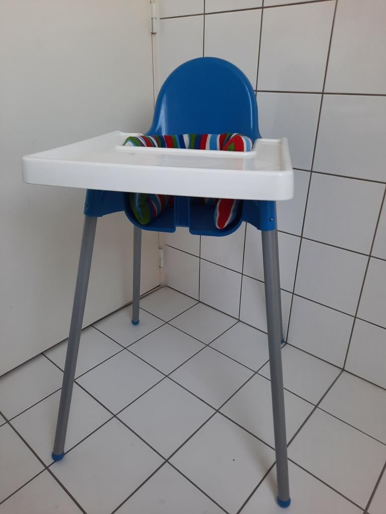 Kinderstoel van Ikea met kussen, blauw wit, Kinderen en Baby's, Ophalen
