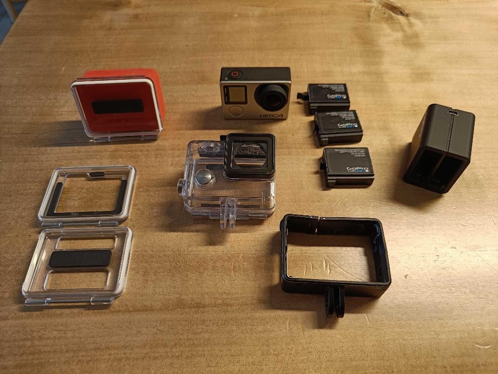 GoPro Hero 4 + 3 batterijen, Enlèvement ou Envoi, Comme neuf, GoPro