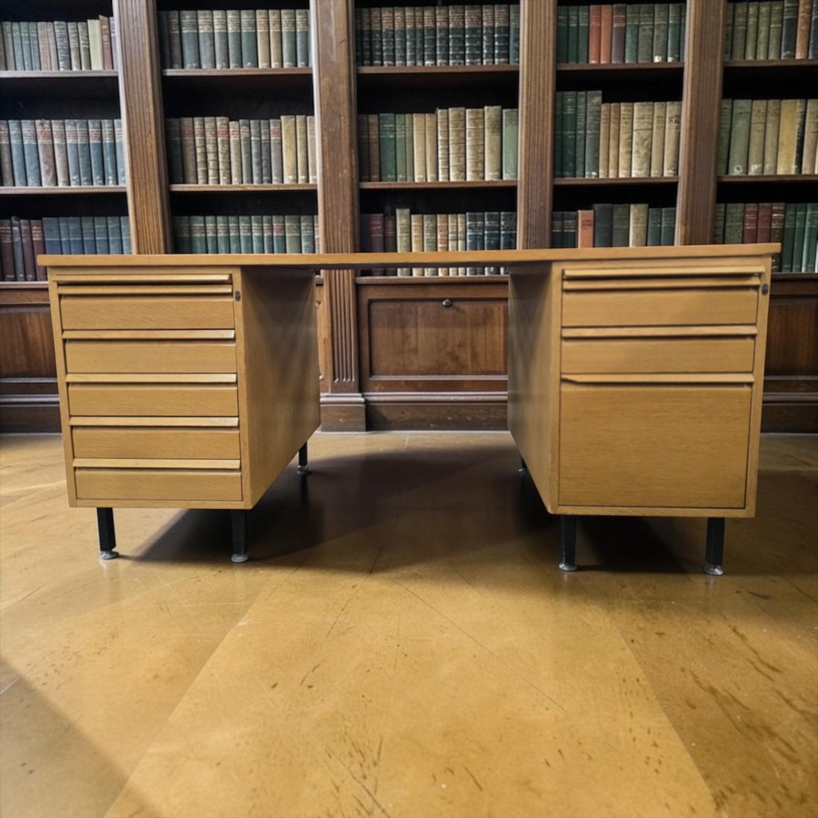Vintage houten bureau / desk Ekaa, Antiek en Kunst, Ophalen of Verzenden