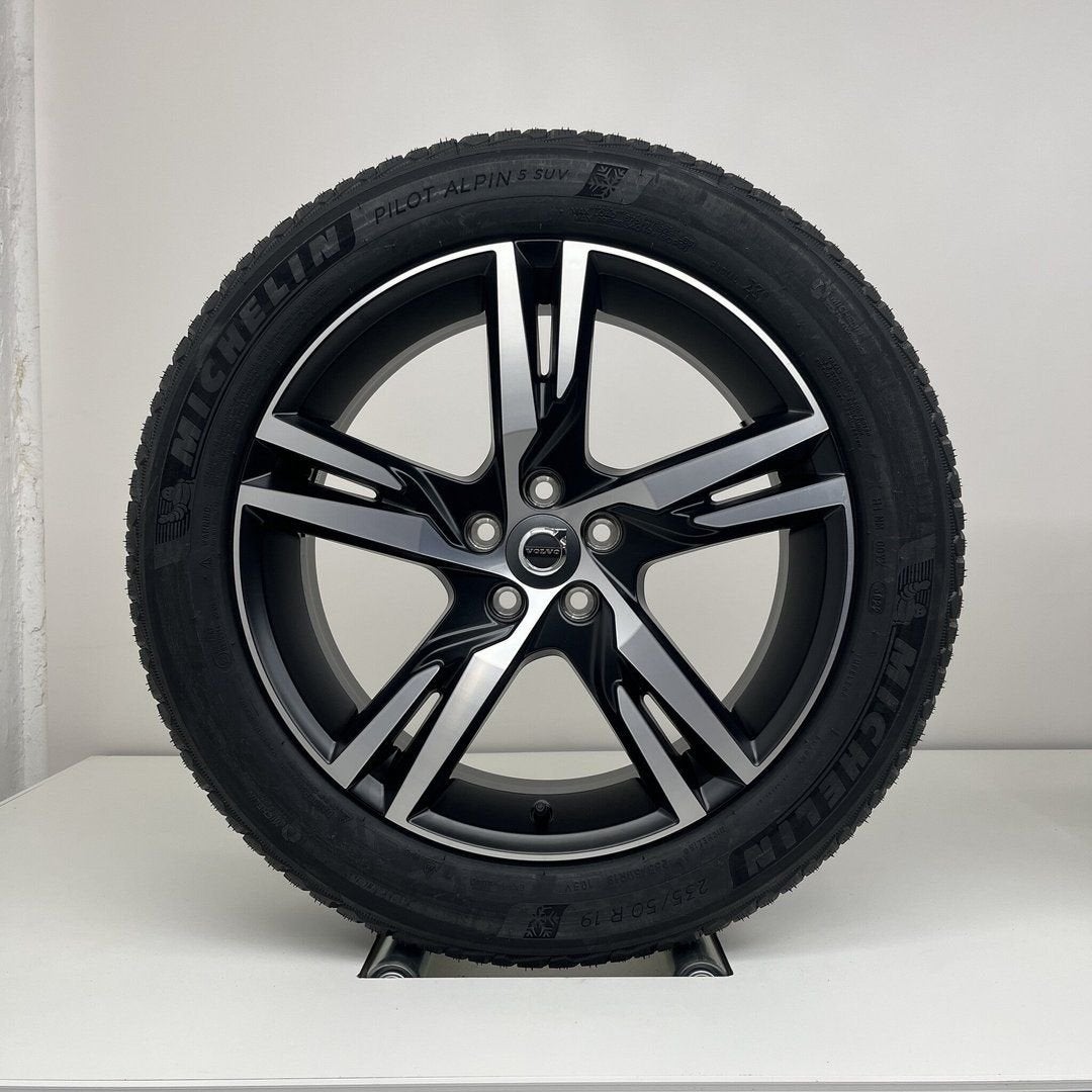 Volvo XC40 / V90CC - 19 inch - winterbanden NIEUW, Auto-onderdelen, 19 inch, Banden en Velgen, Nieuw, 235 mm
