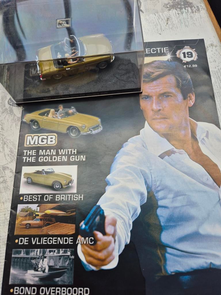 1.43 james bond auto met boekje nr 19, Hobby en Vrije tijd, Ophalen of Verzenden, Auto