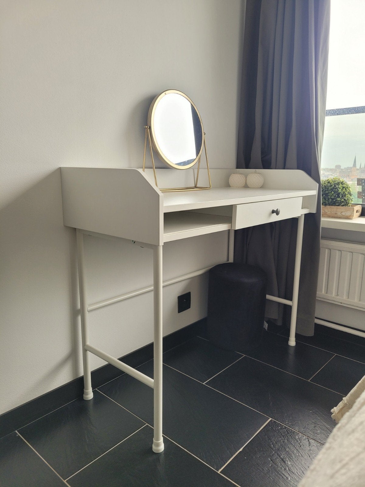 Bureau wit Hauga Ikea ongebruikt, Huis en Inrichting, Ophalen