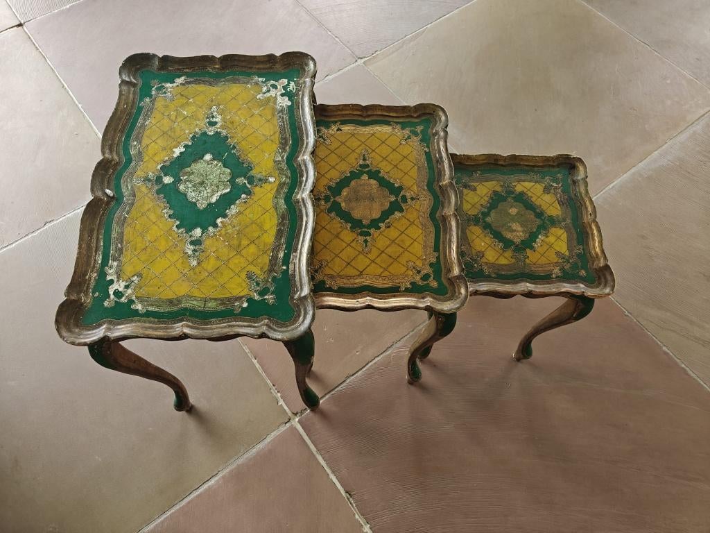Florentijnse bijzettafels, Ophalen