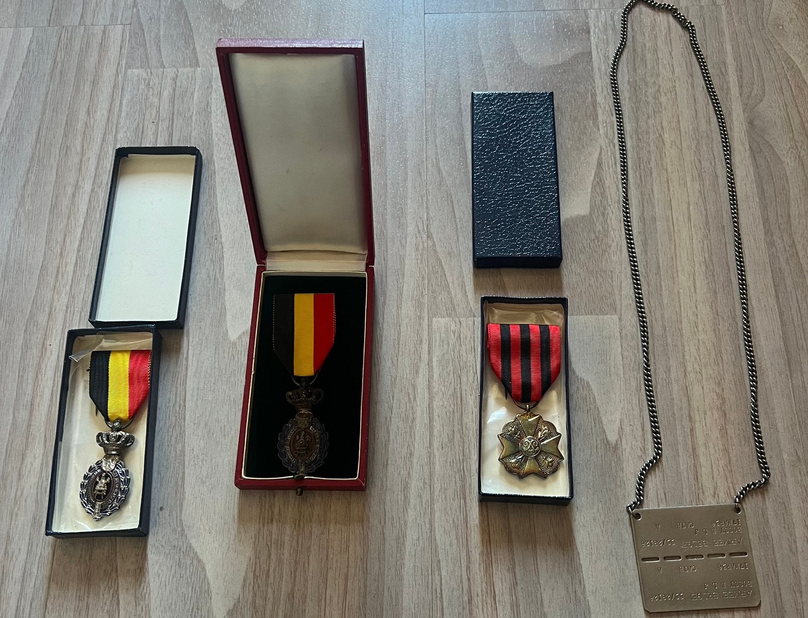 Médailles de l’armée belge ( porposez prix ), Enlèvement ou Envoi, Comme neuf