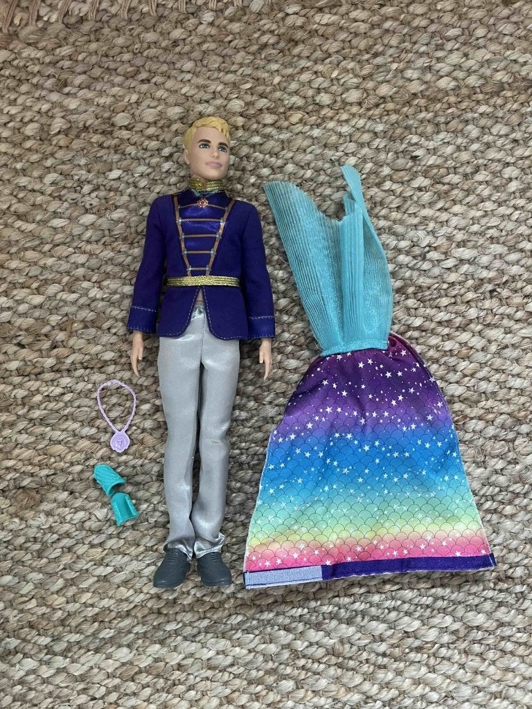 Ken prince Barbie + queue de sirène arc-en-ciel, Enlèvement ou Envoi, Comme neuf, Barbie