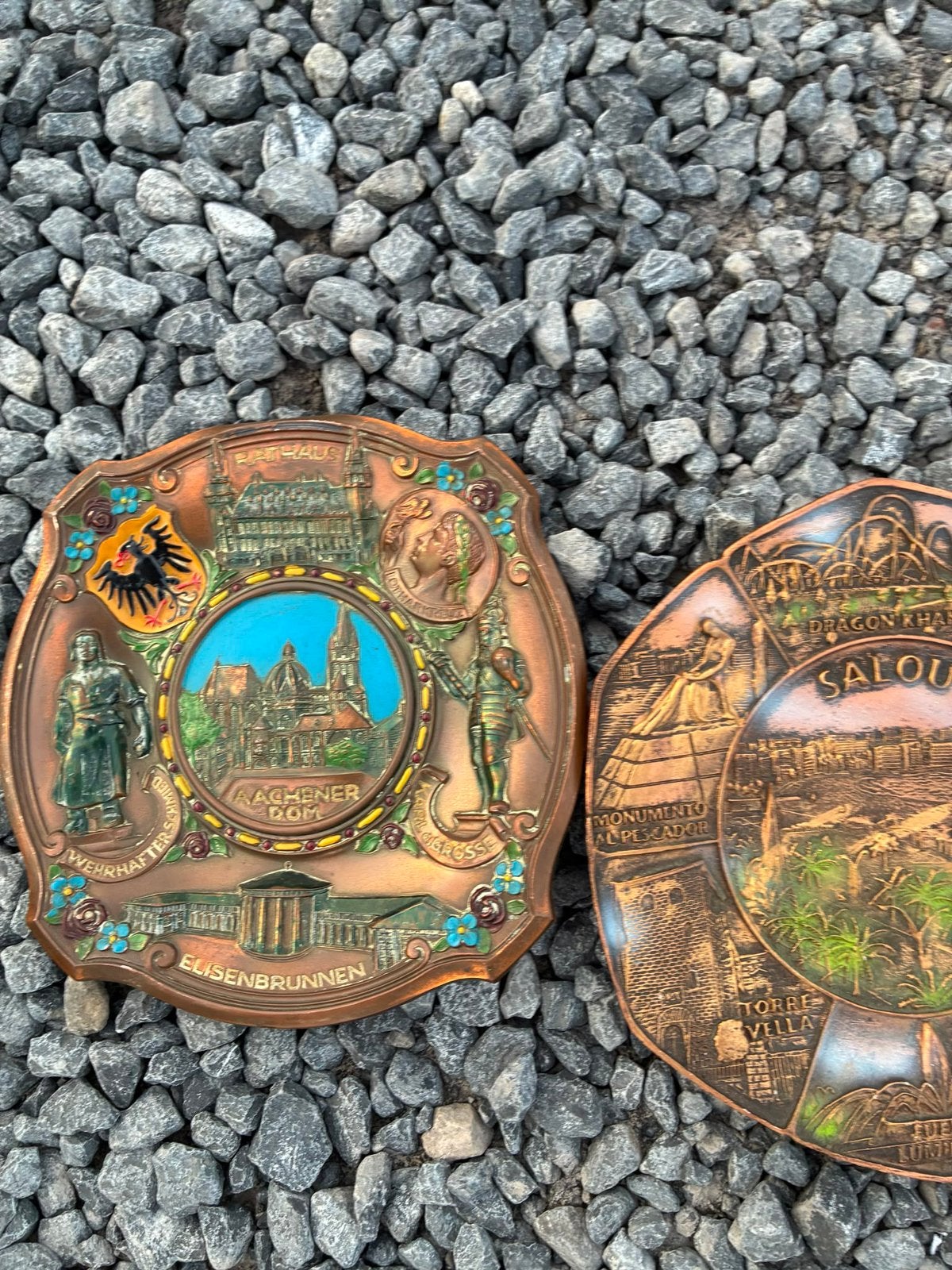 2 Decoratieve souvenirborden in reliëf –Aachener Dom & Salou, Ophalen