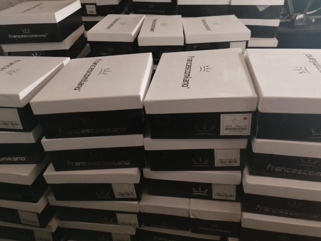 Lot de 380 chaussures d'été pour femmes FranciscoMilano, Enlèvement, Neuf, Autres couleurs, Autres types