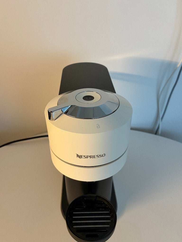 Nespresso De'Longhi Vertuo Next, Ophalen, Koffiemachine, Zo goed als nieuw, 1 kopje