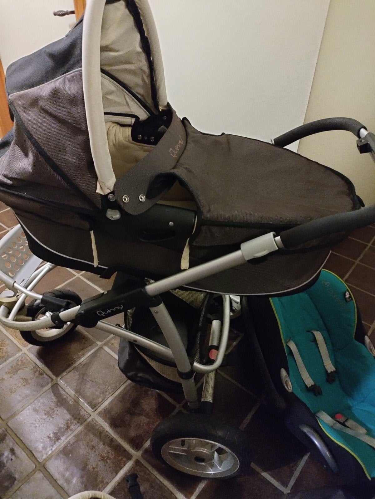 3 in 1 quinny baby/Kinder wieg/buggy/Maxi-Cosi, Enfants & Bébés, Poussettes & Combinaisons, Maxi-Cosi, Enlèvement