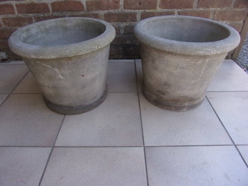 2 Grote grijze betonnen bloempotten, Tuin en Terras, Gebruikt, Rond, Minder dan 40 cm, Beton