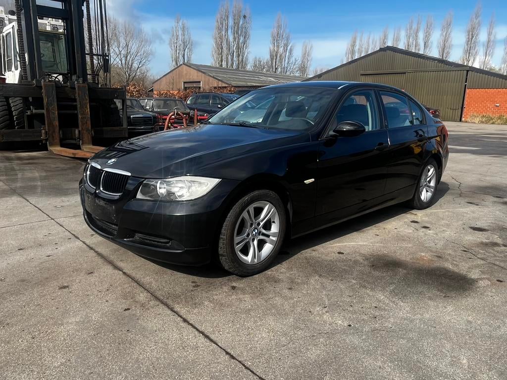 BMW 318I VAN 2006 MET 150DKM PERFECTE STAAT, Auto's, BMW, 4 deurs, Zwart, Bedrijf, Grijs