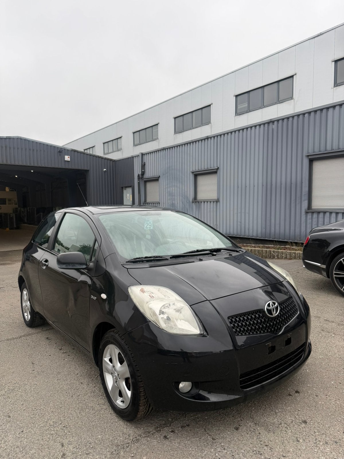 Toyota Yaris 1,4d4d airco cuir euro4 controle ok garantie, Cuir, Entreprise, Boîte manuelle, 119 g/km