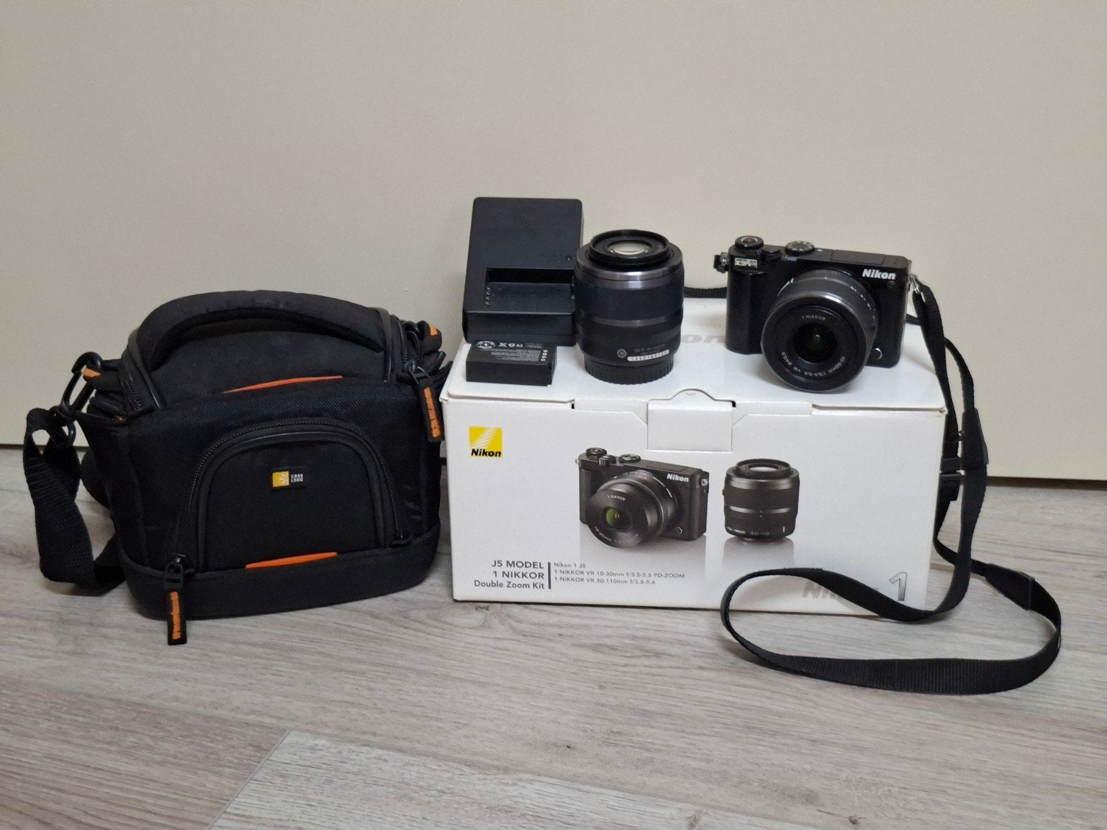 Nikon 1 J5 + NIKKOR VR 10-30 mm + NIKKOR VR 30-110 mm, TV, Hi-fi & Vidéo, Stabilisation d'image, Enlèvement ou Envoi, Câble USB