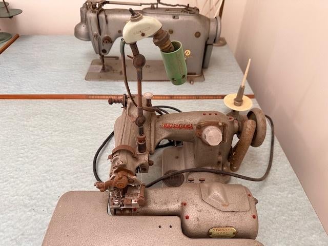 Oud industriëel naaiatelier, Antiek en Kunst, Antiek | Gereedschap en Instrumenten, Ophalen