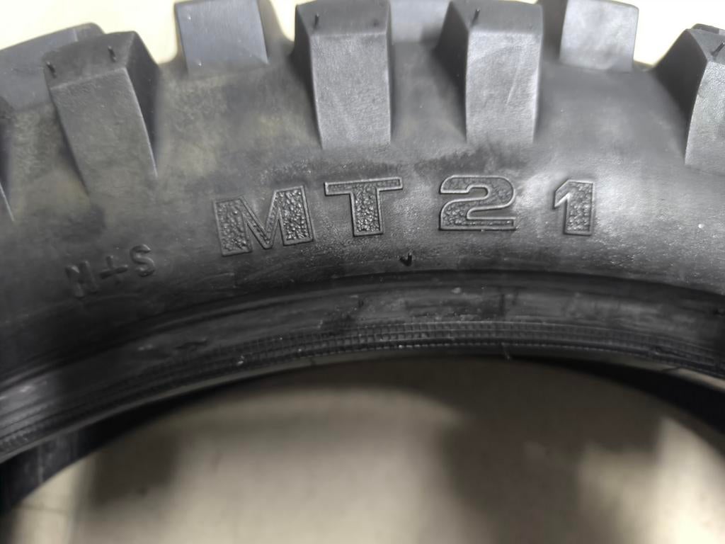 Pirelli MT21 Rallycross 90/90/21 en 120/90/18, Enlèvement