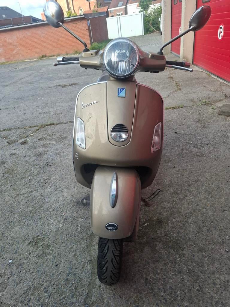 Vespa gts 250i voor opmaak of onderdelen, Motoren, Particulier