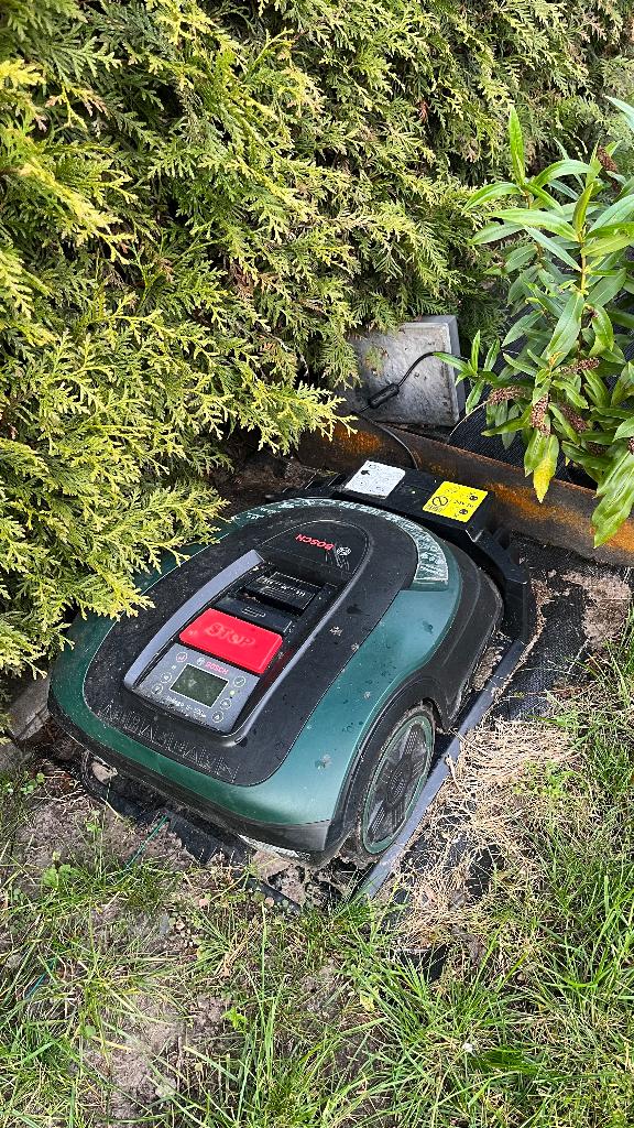 Doe een bod - Bosch S+ 500 grasrobot, Tuin en Terras, Ophalen, Bestuurbaar via app, Zo goed als nieuw, Minder dan 20 cm