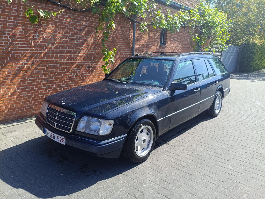 Voiture classique Mercedes S124 300d, Achat, Boîte manuelle, Bleu, Particulier