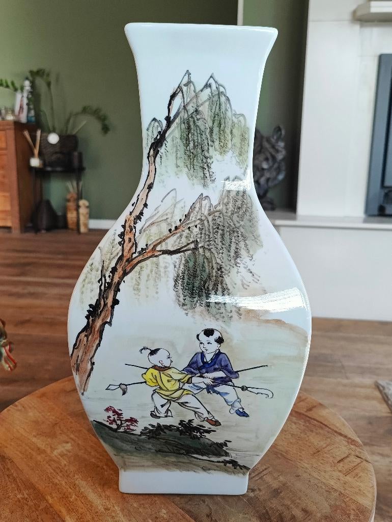 Mooie Chinese vaas in porselein met stempel, Antiek en Kunst, Ophalen