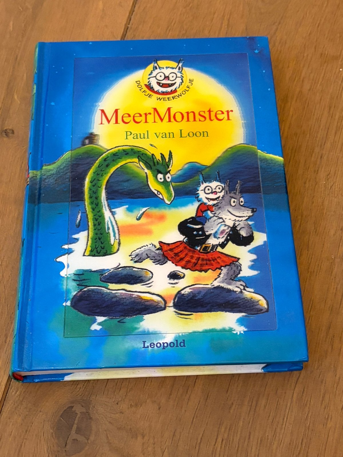 Dolfje Weerwolfje - 15 - MeerMonster, Boeken, Ophalen of Verzenden, Zo goed als nieuw, Fictie algemeen