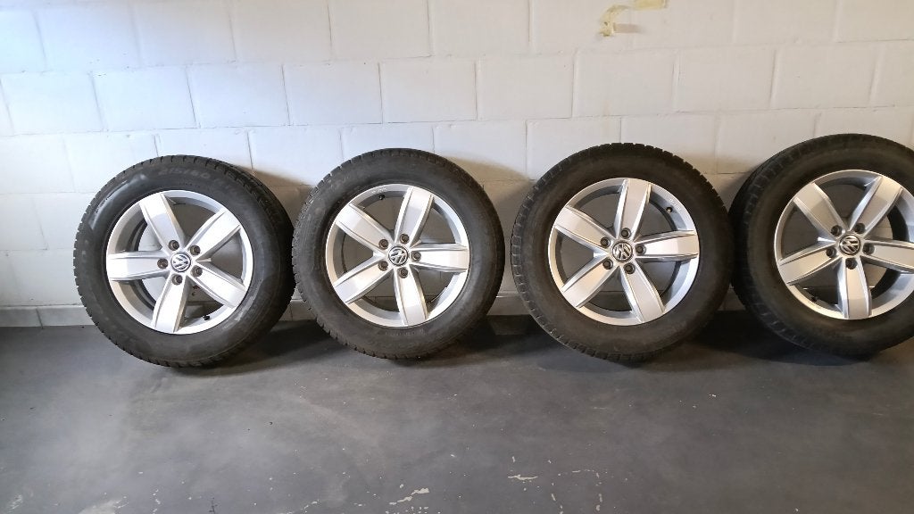 Ensemble de pneus d'hiver sur jantes en aluminium, Autos : Pièces & Accessoires, Pneus et Jantes, 16 pouces, Véhicule de tourisme