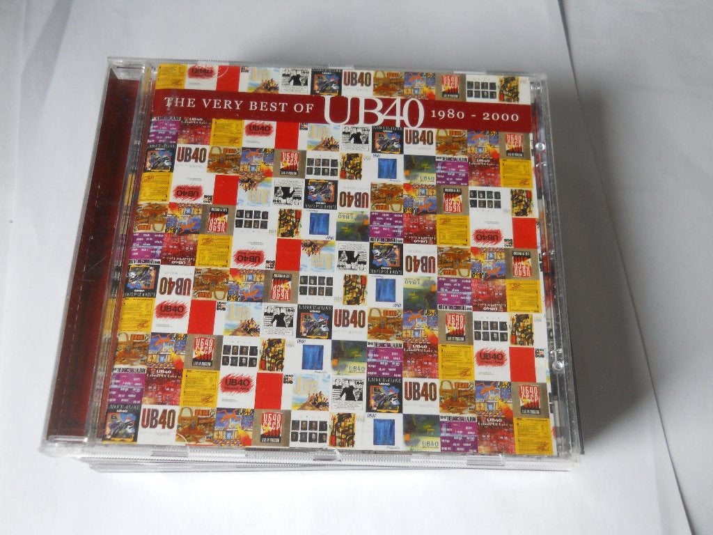 CD - UB 40 - THE VERY BEST, Cd's en Dvd's, Reggae, Ophalen of Verzenden, Zo goed als nieuw, Verzamelalbum