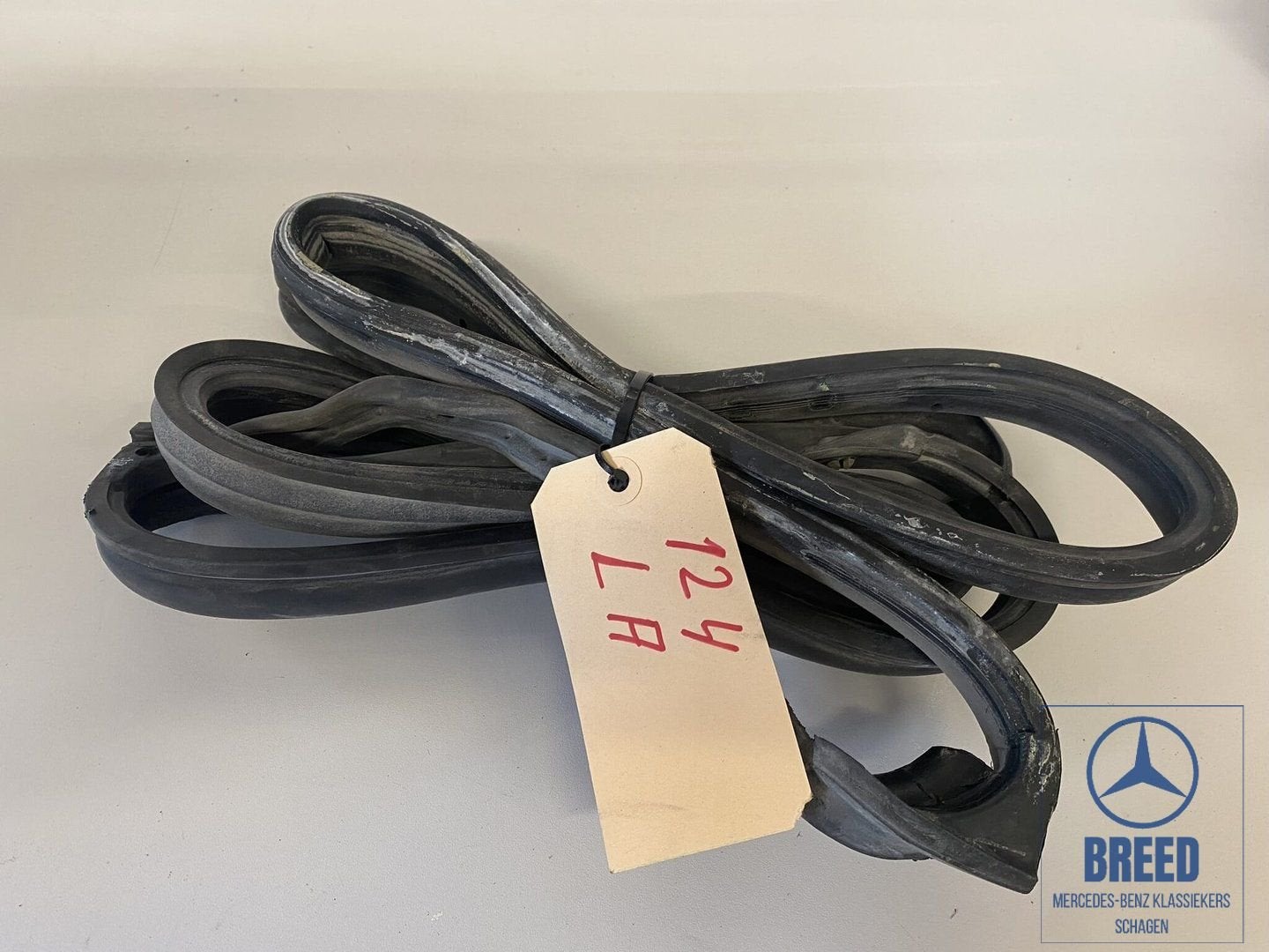 Deurrubber linksachter voor Mercedes-Benz W124 sedan, Utilisé, -, -, Enlèvement ou Envoi