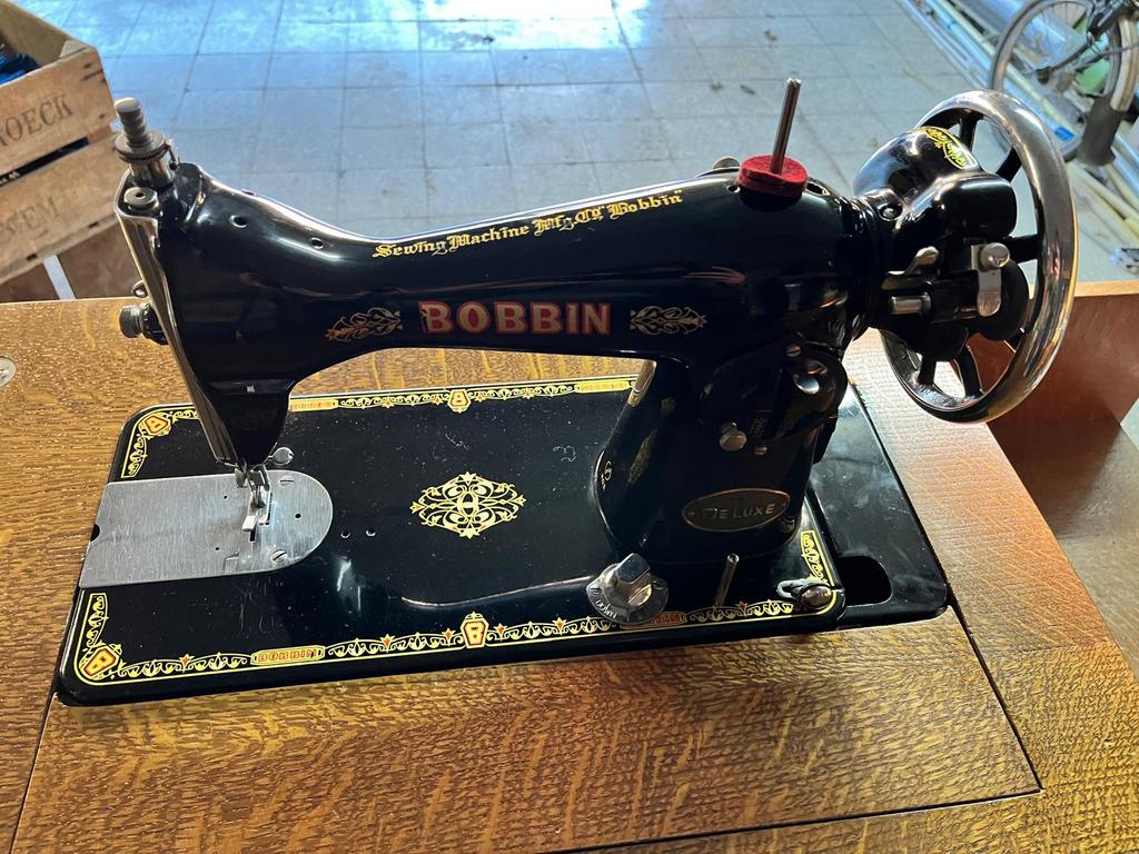 Armoire à machine à coudre Antique Bobbin, Enlèvement