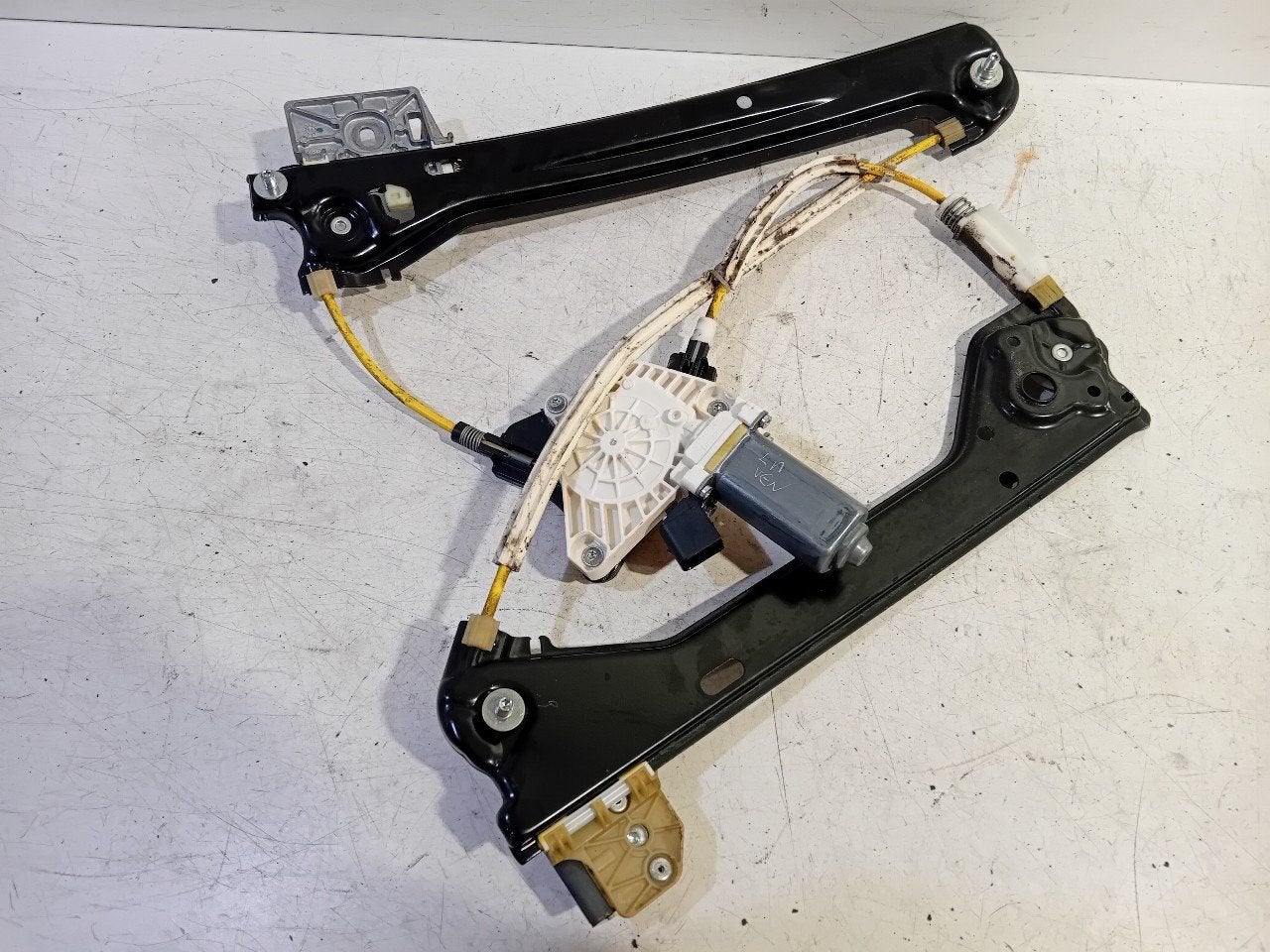 Raammechaniek elektrisch links achter Mercedes-Benz CLA, Onderdelen@venauto.nl, Van der Ven Autorecycling B.V., Gebruikt, Ettenseweg 76, 4706 PB Roosendaal, The Netherlands