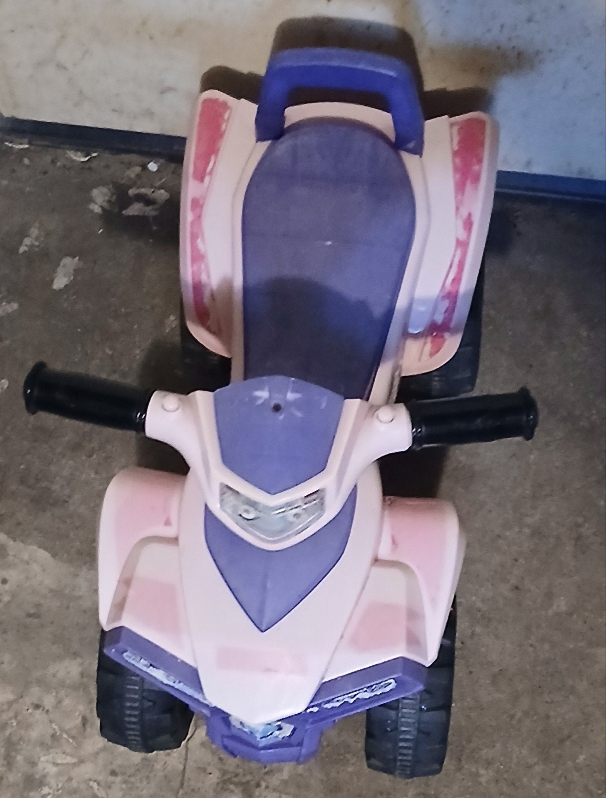 Véhicules à batterie d'extérieur pour fille de couleur rose, Enfants & Bébés, Enlèvement ou Envoi, Comme neuf