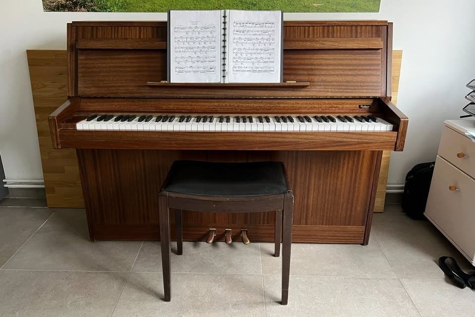 Piano in goede staat, Muziek en Instrumenten, Ophalen of Verzenden, Gebruikt, Bruin, Piano