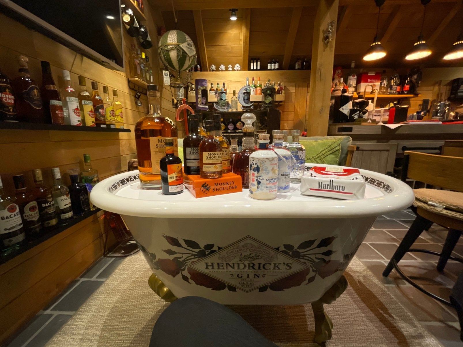HENDRICKS GIN BAD topstaat laatste week !, Collections, Marques & Objets publicitaires, Enlèvement