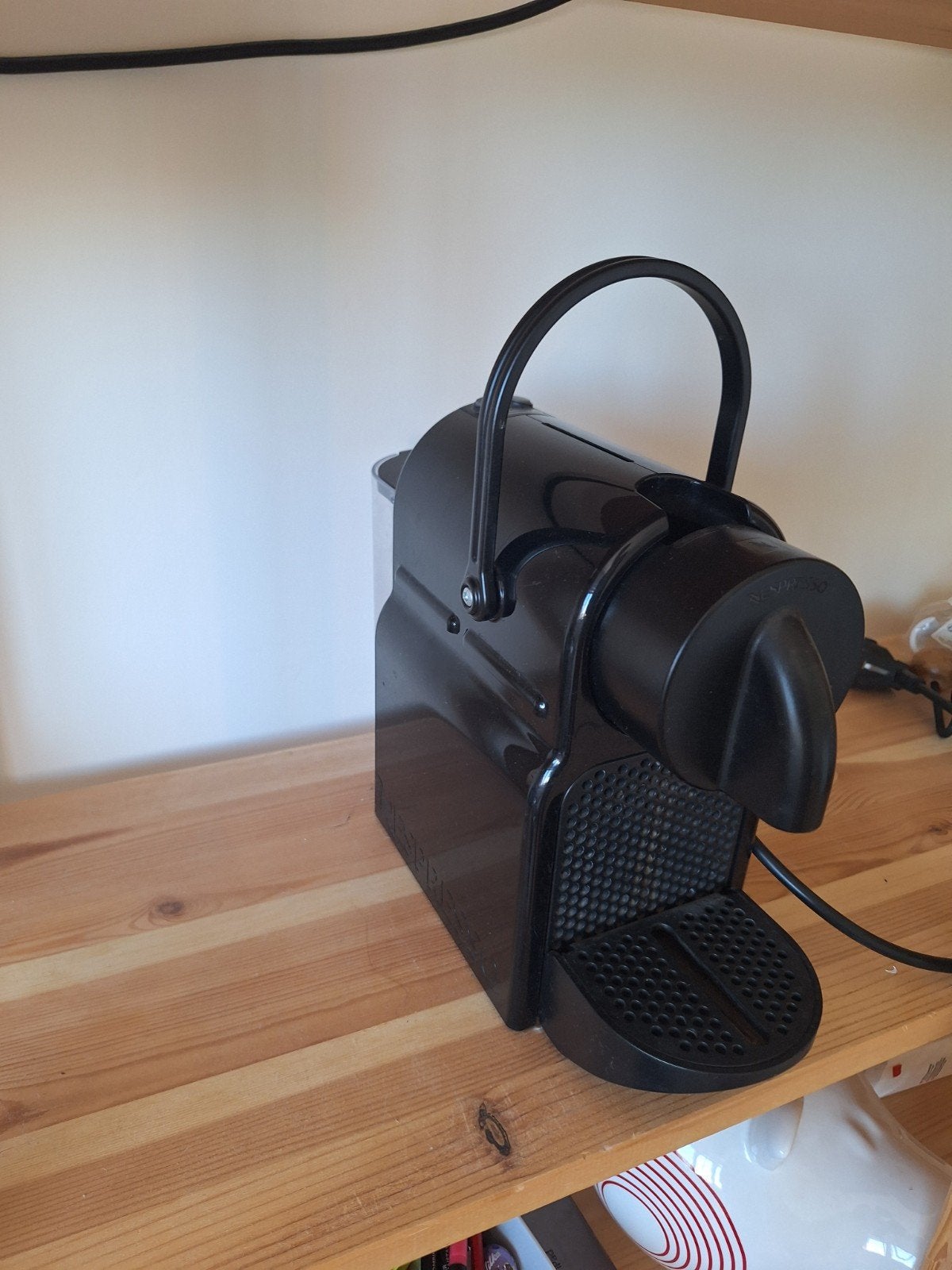 Nespresso Delonghi noir, Electroménager, Machine à espresso, Réservoir d'eau amovible, Dosettes et capsules de café, 1 tasse