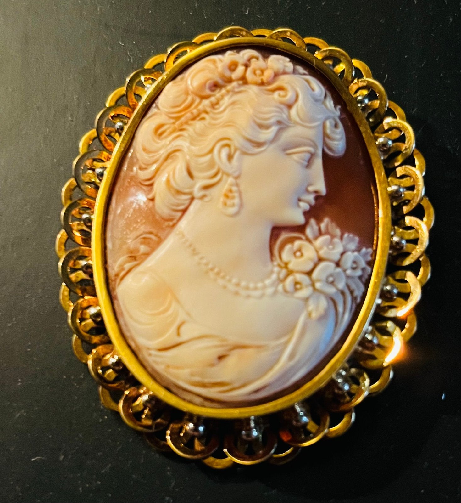 Prachtige camee broche 18 KT, Handtassen en Accessoires, Broches, Ophalen of Verzenden, Zo goed als nieuw, Goud, Goud