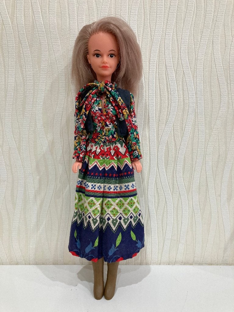 ancienne poupée  BELLA avec robe originale, Enlèvement ou Envoi