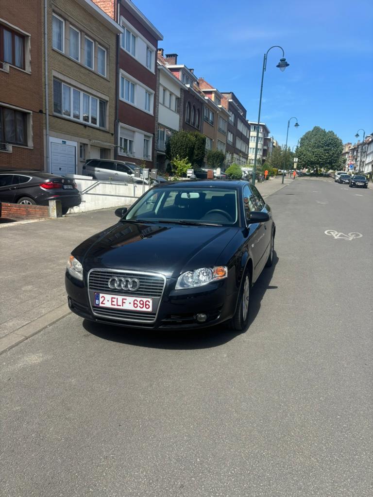Audi A4- 2L- 80 000 km, Autos, Achat, 4 portes, Boîte manuelle, A4