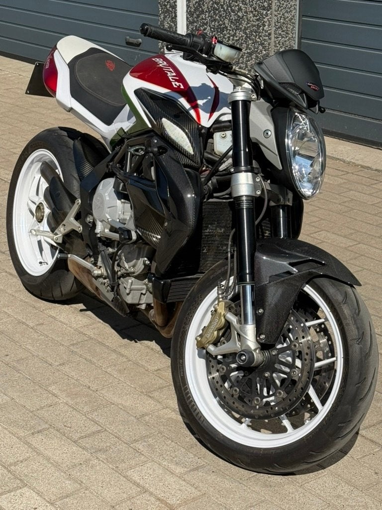 Unieke MV Agusta Brutale 800 / One of a kind, Motoren, Motoren | MV Agusta, Motorrijbewijs A, 3 cilinders, Meer dan 35 kW, Handgeschakeld