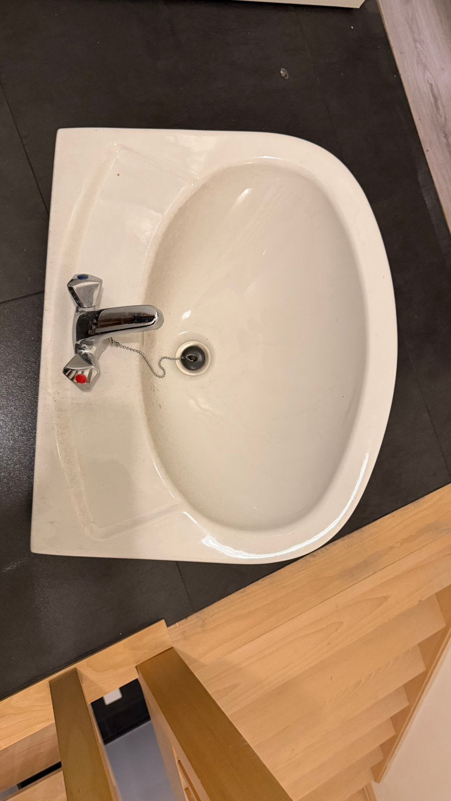 2 stuks lavabo met mengkraan, Ophalen, Zo goed als nieuw