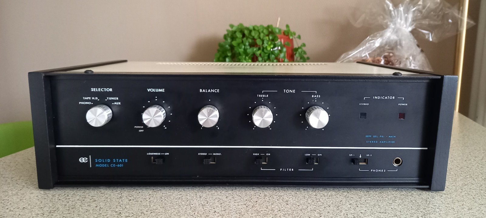 Centco ce-601 versterker met platenspeler aansluiting, Audio, Tv en Foto, Versterkers en Ontvangers, Ophalen of Verzenden, Zo goed als nieuw