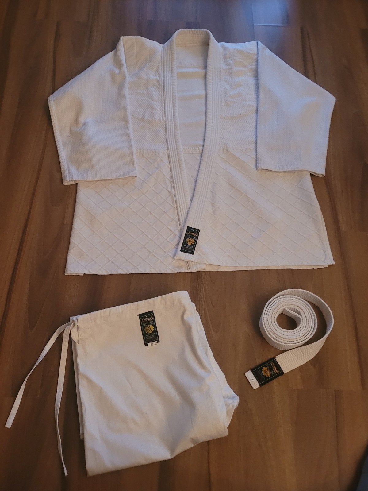 Magnifique Judogi (kimono) 180 cm taille 5 (taille L), Sports & Fitness, Vêtements d'arts martiaux, Judo, Comme neuf, Enlèvement