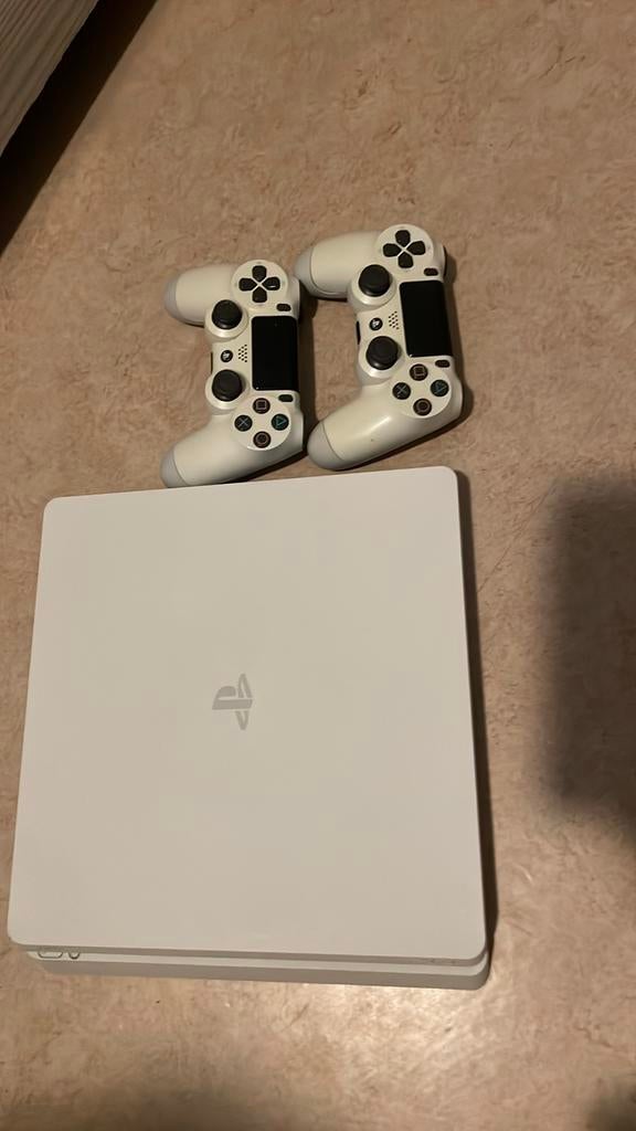 Playstation 4 wit 2 controllers en alle kabels, Ophalen, Zo goed als nieuw