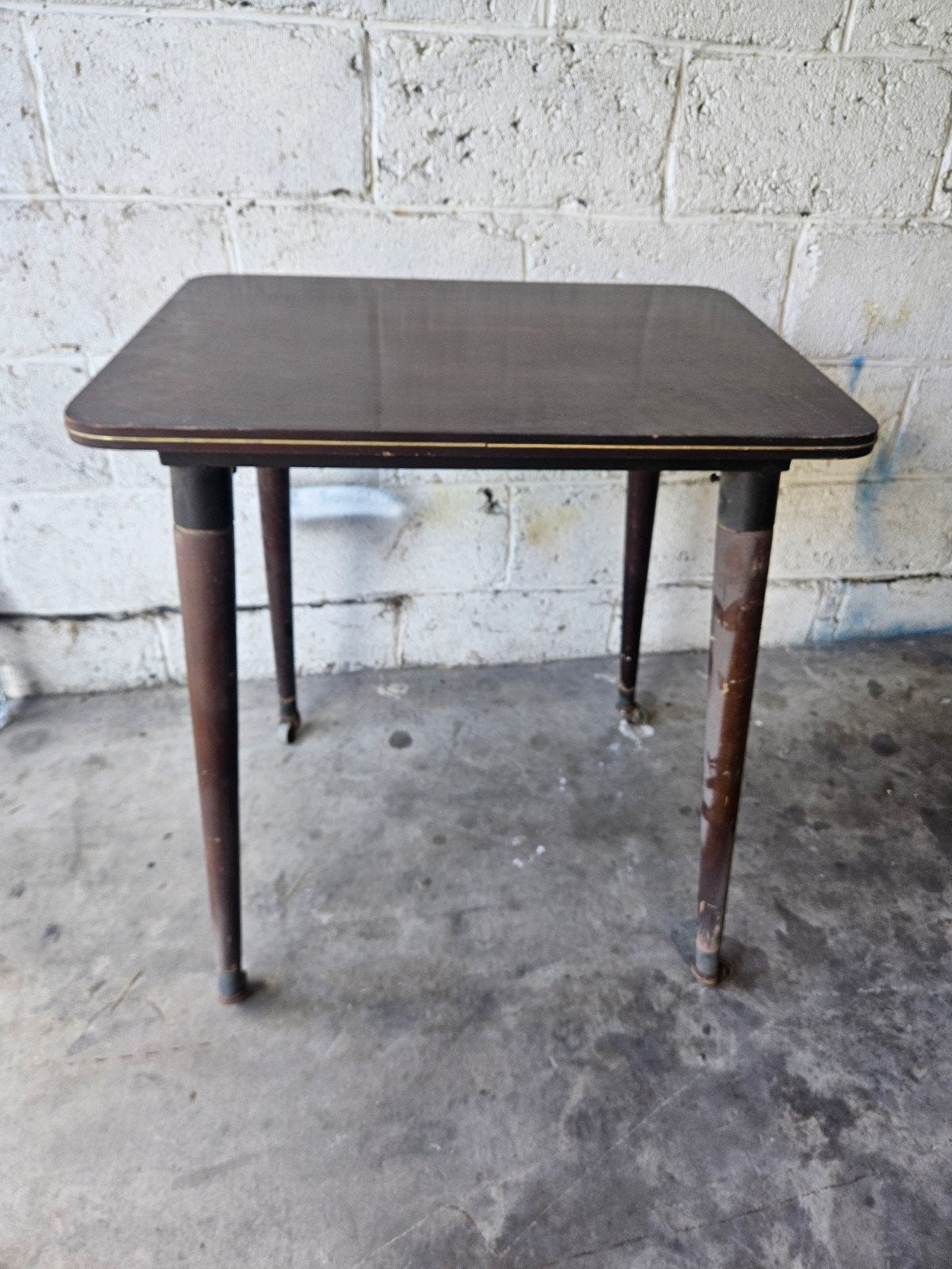 Ancienne table à roulette, Enlèvement