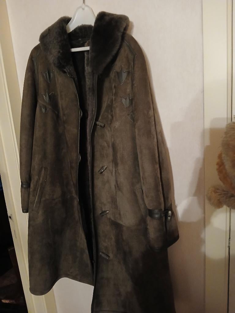 Winterjas uit omgekeerd schaap, maatwerk, Kleding | Dames, Jassen | Winter, Ophalen, Maat 42/44 (L), Zo goed als nieuw, Gemaakt in speciaalzaak