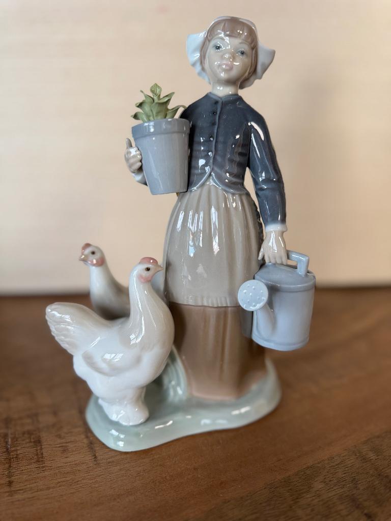 Lladro meisje met kippen, Antiek en Kunst, Ophalen of Verzenden