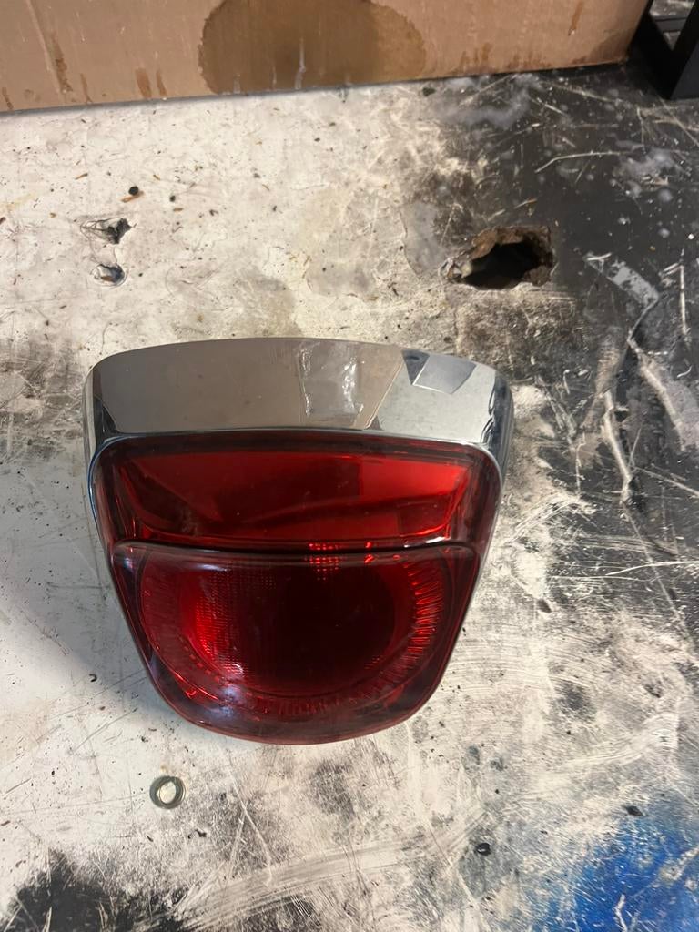 Vespa sprint orginele achterlicht, Ophalen