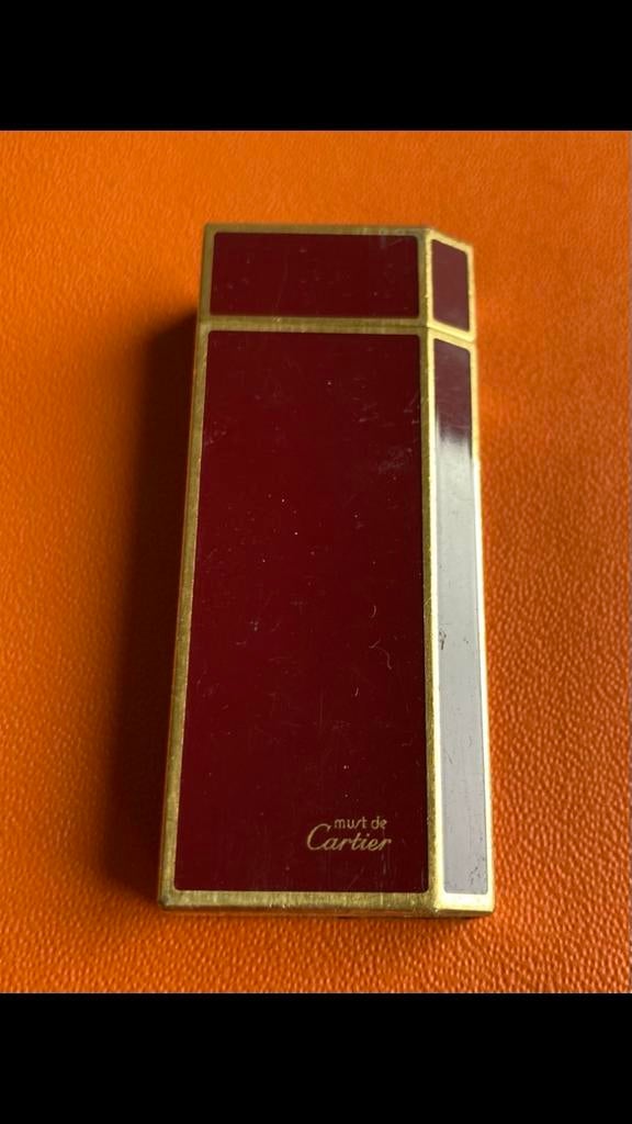 Briquet Must de Cartier Pentagon doré bordeaux, Enlèvement ou Envoi, Utilisé, Briquet