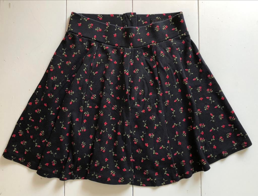 rokje zwart met rode roosjes Groggy by JBC 36, Kleding | Dames, Rokken, Ophalen of Verzenden, Maat 36 (S), Gedragen, Boven de knie
